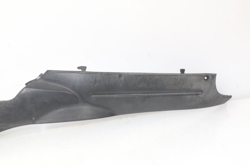 photo de BAJO CARENADO IZQUIERDA FYM STRADA 50 (2007 - 2014) - Estado de la superficie y material