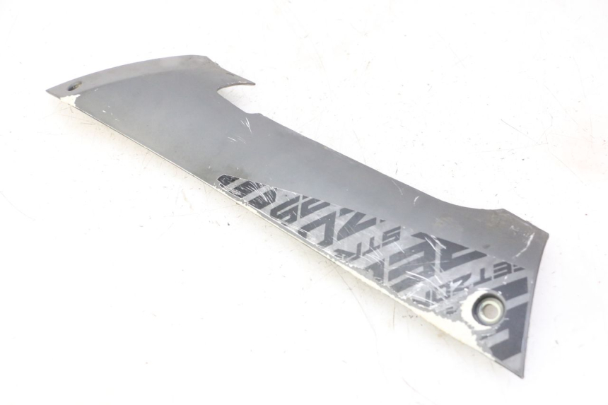 photo de BAJO CARENADO IZQUIERDA PEUGEOT STREETZONE I NAKED 2T 50 (2018 - 2020) - Detalles de los puntos de fijación