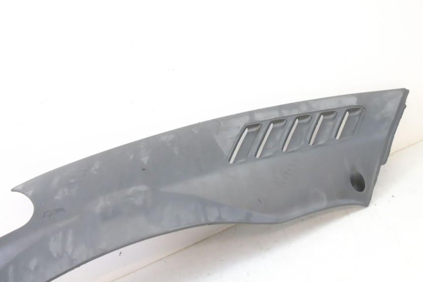 photo de BAJO CARENADO IZQUIERDA PIAGGIO SUPER LX 125 (2000 - 2003) - Zoom estado de uso