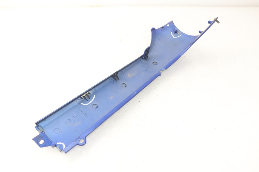 photo de BAJO CARENADO IZQUIERDA PEUGEOT SV 80 (1993 - 1997) - Detalles de los puntos de fijación