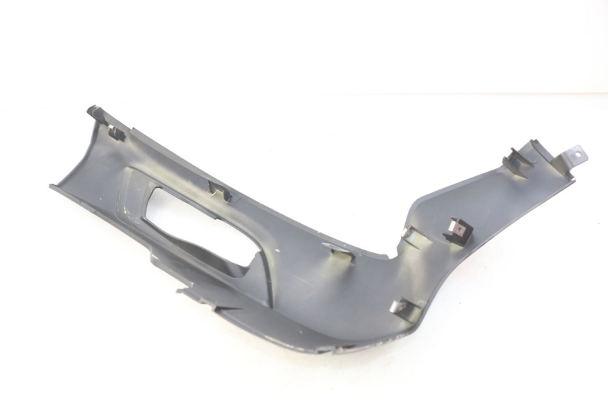 photo de FALDóN IZQUIERDO APRILIA SXR 50 (2021 - 2023) - Detalles de los puntos de fijación