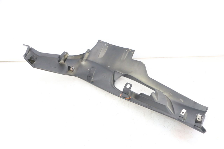 photo de FALDóN IZQUIERDO APRILIA SXR 50 (2021 - 2023) - Detalles de los puntos de fijación