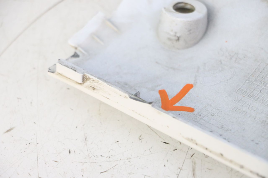 photo de BAJO CARENADO IZQUIERDA PEUGEOT TWEET PRO CARGO 50 (2018 - 2022) - Detalles de los puntos de fijación