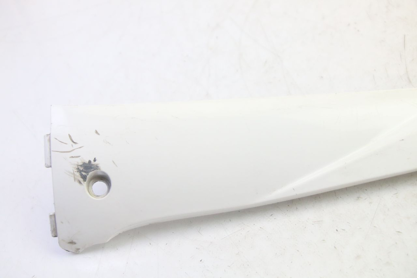 photo de BAJO CARENADO IZQUIERDA PEUGEOT TWEET PRO EFI 4T 50 (2021 - 2022) - Detalle de la pieza