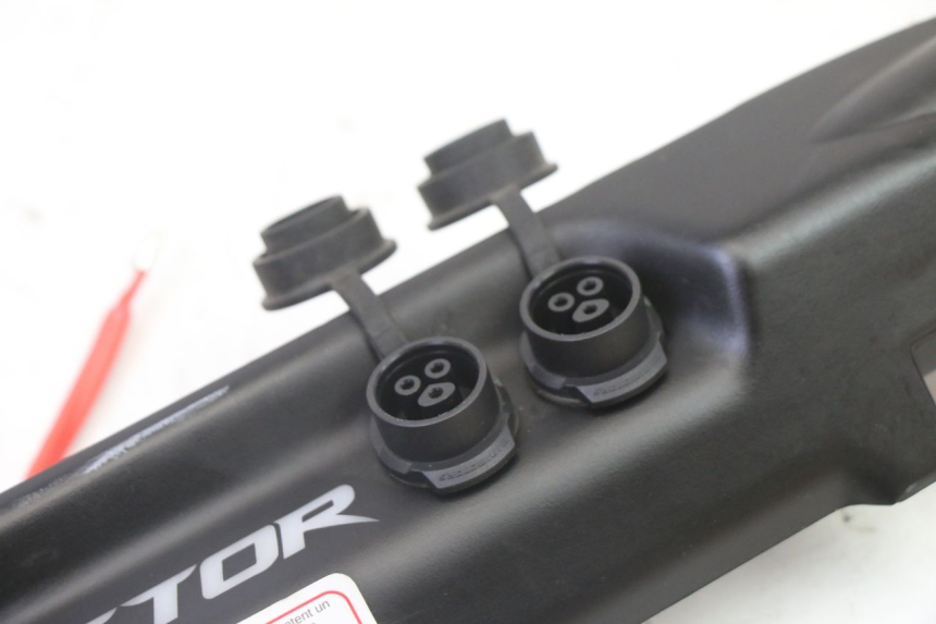 photo de BAJO DE CAJA IZQUIERDO DUALTRON VICTOR LIMITED 1 - Primer plano técnico