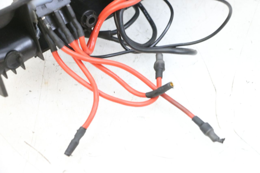 photo de BAJO DE CAJA IZQUIERDO DUALTRON VICTOR LIMITED 1 - Detalles de los puntos de fijación