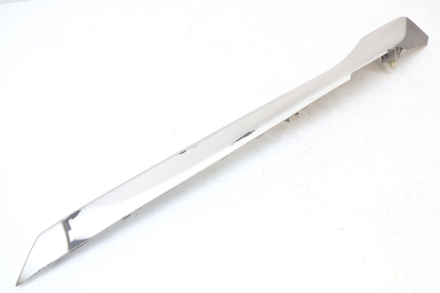 photo de FALDóN IZQUIERDO YAMAHA XMAX X-MAX ABS 125 (2017 - 2020) - Primer plano técnico