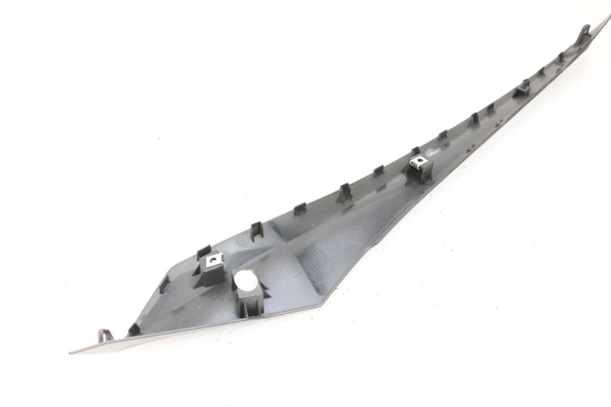 photo de BAJO CARENADO IZQUIERDA YAMAHA XMAX X-MAX 125 (2021 - 2025) - Vista general del producto