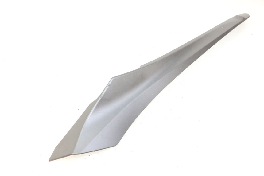 photo de BAJO CARENADO IZQUIERDA YAMAHA XMAX X-MAX 125 (2021 - 2025) - Detalles de los puntos de fijación