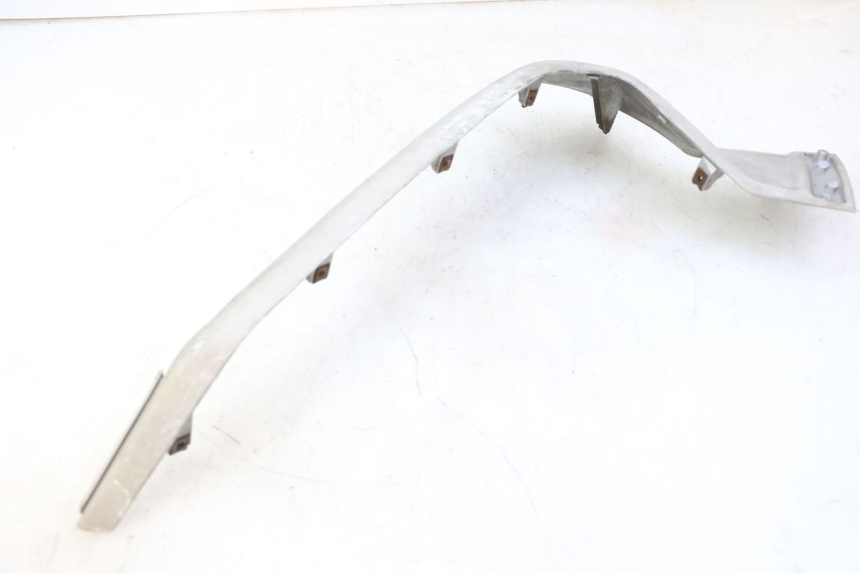 photo de BAJO CARENADO IZQUIERDA YAMAHA X-MAX XMAX 250 (2006 - 2009) - Primer plano técnico