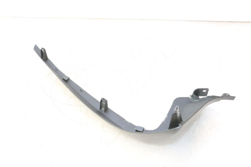 photo de BAJO CARENADO IZQUIERDA YAMAHA X-MAX XMAX 125 (2010 - 2013) - Detalles de los puntos de fijación