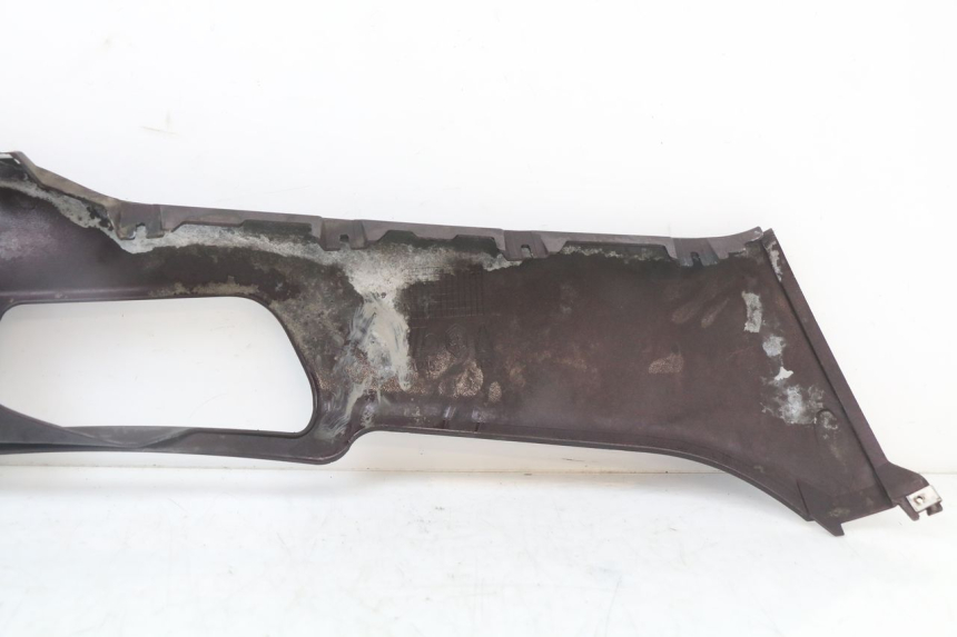 photo de FALDóN IZQUIERDO PIAGGIO X8 125 (2004 - 2007) - Detalles de los puntos de fijación