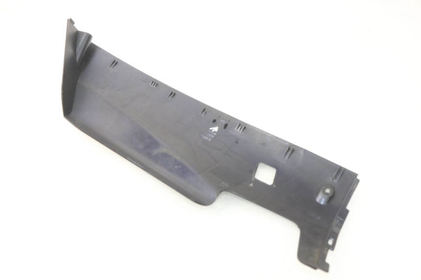 photo de BAJO CARENADO IZQUIERDA YAMAHA YP MAJESTY 125 (1998 - 2001) - Primer plano técnico