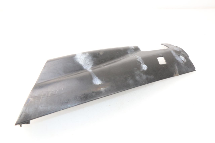 photo de BAJO CARENADO IZQUIERDA YAMAHA YP MAJESTY 125 (1998 - 2001) - Detalles de los puntos de fijación