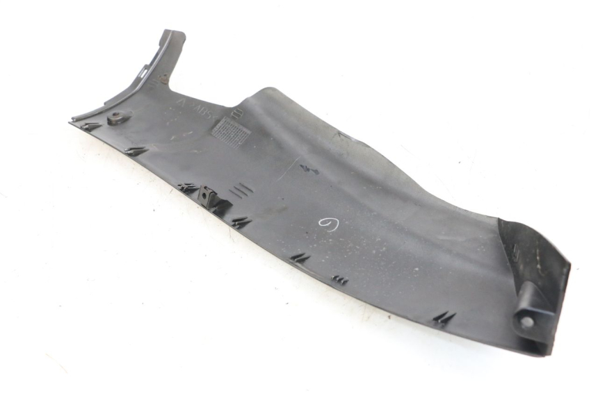 photo de BAJO CARENADO IZQUIERDA YAMAHA YP MAJESTY 125 (2002 - 2006) - Zoom estado de uso