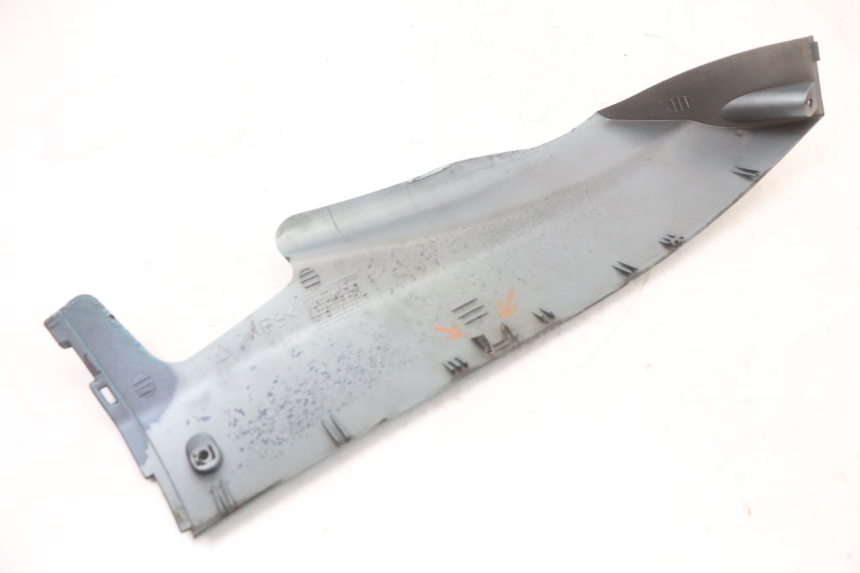 photo de BAJO CARENADO IZQUIERDA YAMAHA YP MAJESTY 125 (2002 - 2006) - Detalles de los puntos de fijación