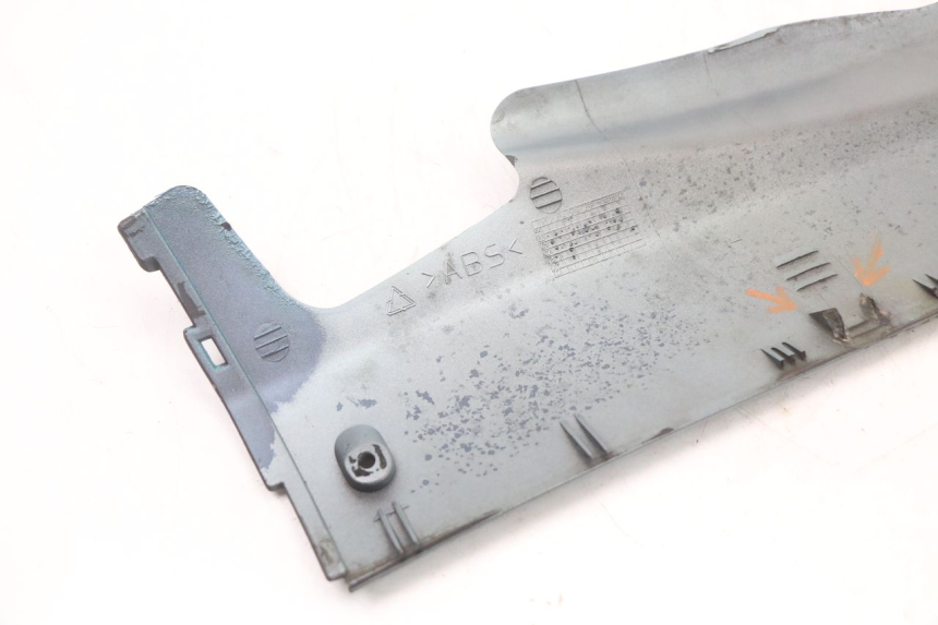 photo de BAJO CARENADO IZQUIERDA YAMAHA YP MAJESTY 125 (2002 - 2006) - Estado de la superficie y material