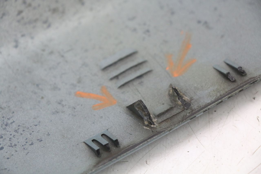 photo de BAJO CARENADO IZQUIERDA YAMAHA YP MAJESTY 125 (2002 - 2006) - Marcados y referencias originales