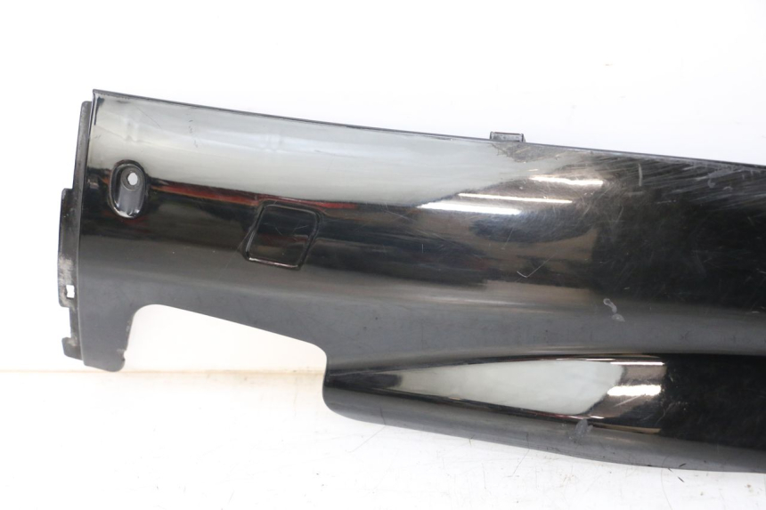 photo de BAJO CARENADO IZQUIERDA YAMAHA YP MAJESTY 125 (2007 - 2010) - Primer plano técnico