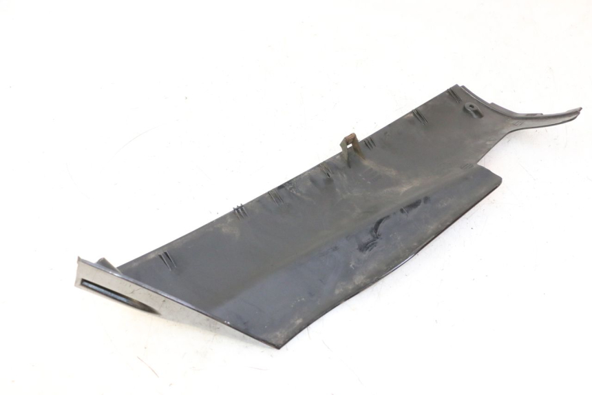 photo de BAJO CARENADO IZQUIERDA YAMAHA YP MAJESTY 125 (2007 - 2010) - Detalles de los puntos de fijación