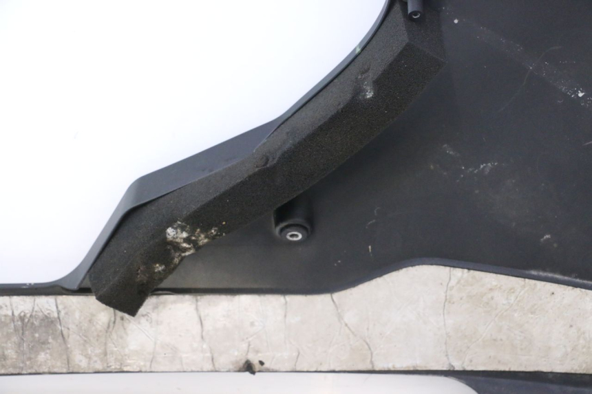 photo de BAJO CARENADO IZQUIERDA YAMAHA YZF R6 600 (2008 - 2009) - Marcados y referencias originales