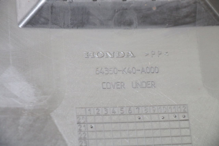 photo de BAJO CARENADO HONDA FORZA 125 (2021 - 2025) - Detalles de los puntos de fijación