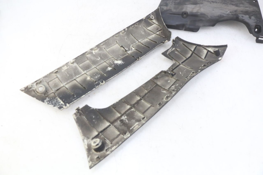 photo de FALDóN PEUGEOT KISBEE 2T 50 (2010 - 2017) - Detalle de la pieza