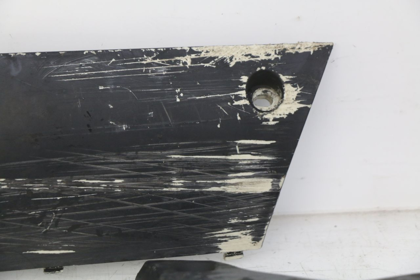 photo de FALDóN PEUGEOT KISBEE 2T 50 (2010 - 2017) - Detalles de los puntos de fijación