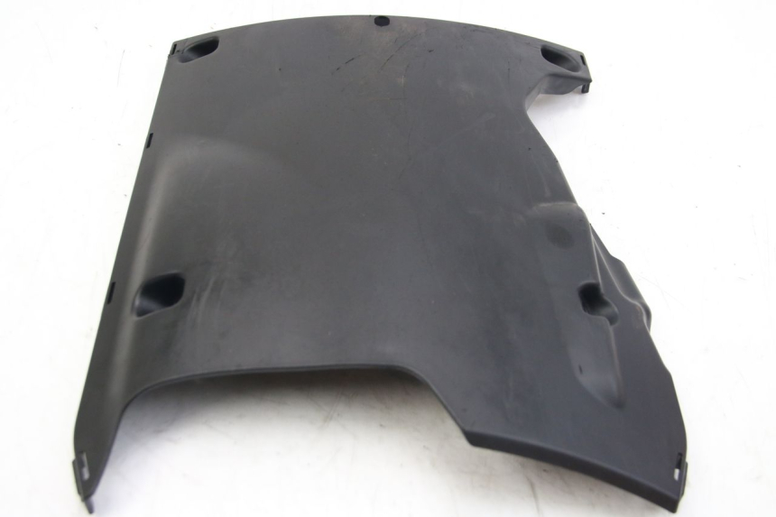 photo de BAJO DEL CHASIS PEUGEOT KISBEE 2T 50 (2018 - 2022) - Detalle de la pieza