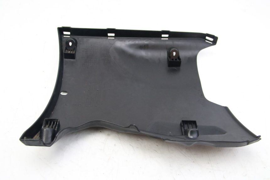 photo de BAJO DEL CHASIS PEUGEOT KISBEE 2T 50 (2018 - 2022) - Primer plano técnico