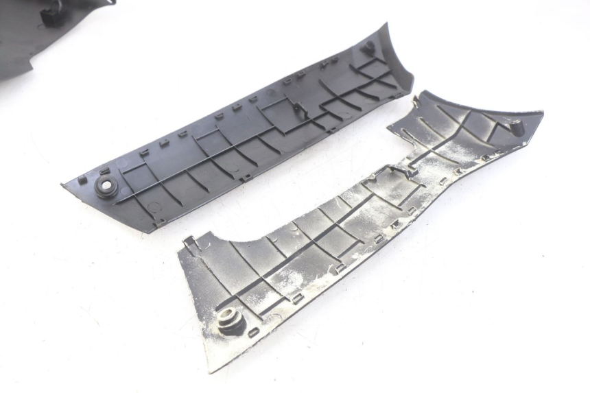 photo de FALDóN PEUGEOT KISBEE 2T 50 (2010 - 2017) - Otra perspectiva