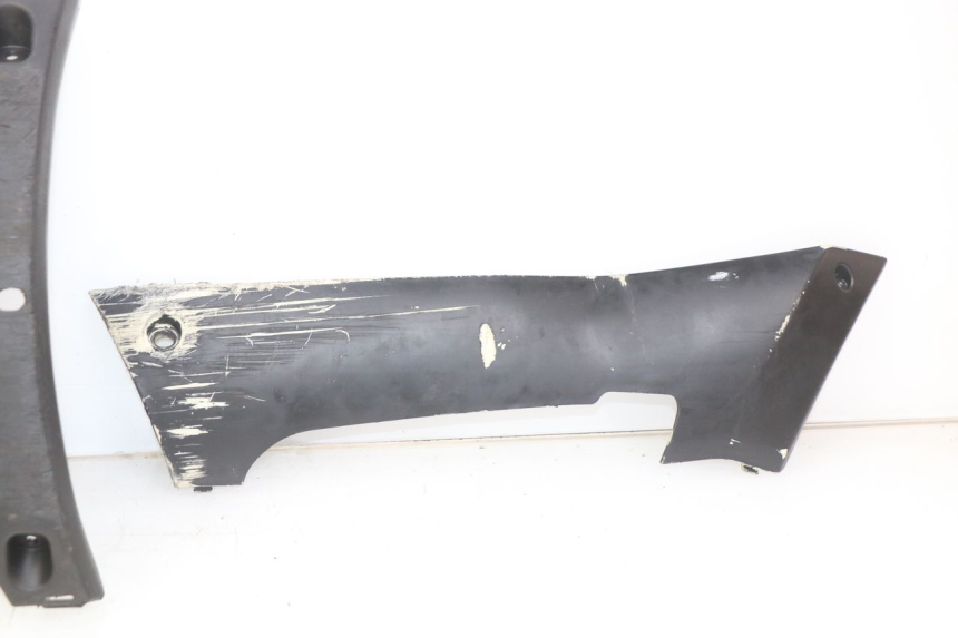 photo de FALDóN PEUGEOT KISBEE 2T 50 (2010 - 2017) - Detalles de los puntos de fijación