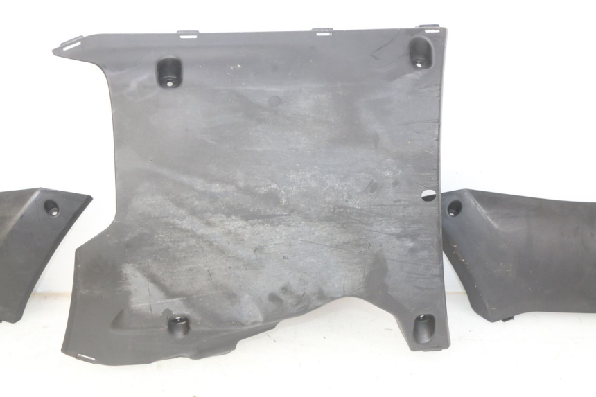 photo de FALDóN PEUGEOT KISBEE 2T 50 (2010 - 2017) - Estado de la superficie y material