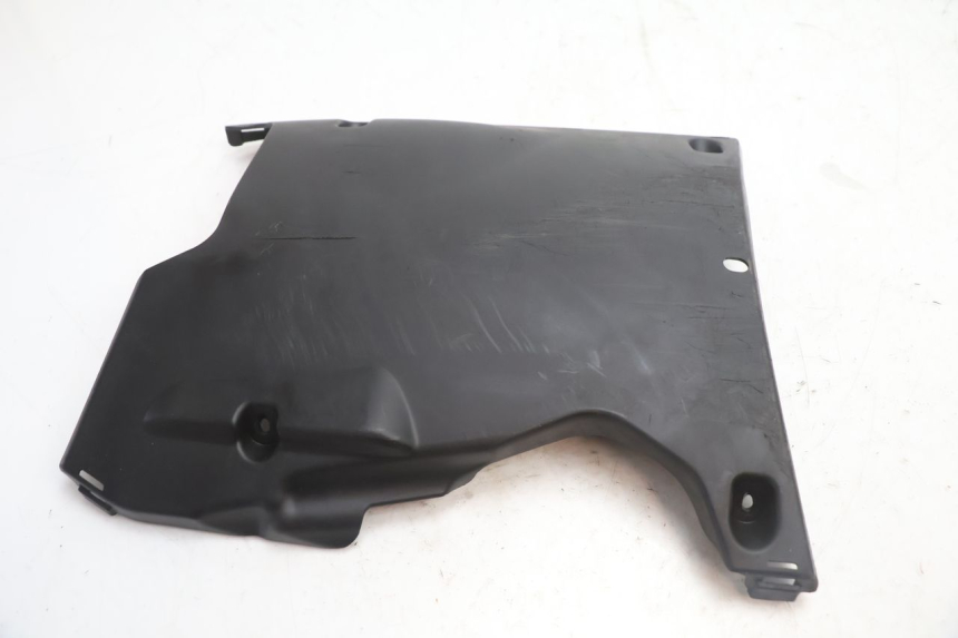 photo de BAJO DEL CHASIS PEUGEOT KISBEE 2T 50 (2018 - 2022) - Detalle de la pieza