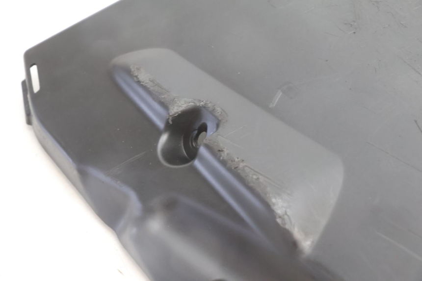 photo de BAJO CARENADO PEUGEOT KISBEE 4T 50 (2010 - 2017) - Primer plano técnico
