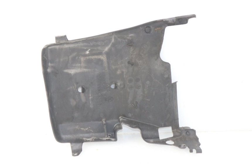 photo de BAJO CARENADO SYM MIO 100 (2006 - 2017) - Detalle de la pieza