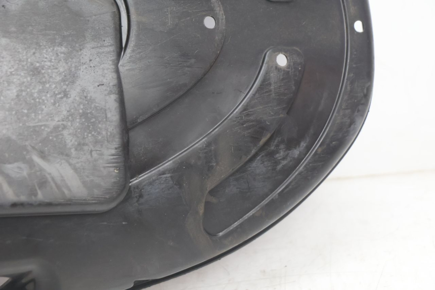 photo de BAJO CARENADO KYMCO MOVIE S 125 (2009 - 2018) - Detalles de los puntos de fijación