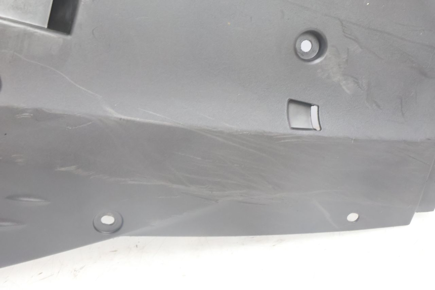 photo de BAJO CARENADO YAMAHA N-MAX NMAX 125 (2021 - 2024) - Primer plano técnico
