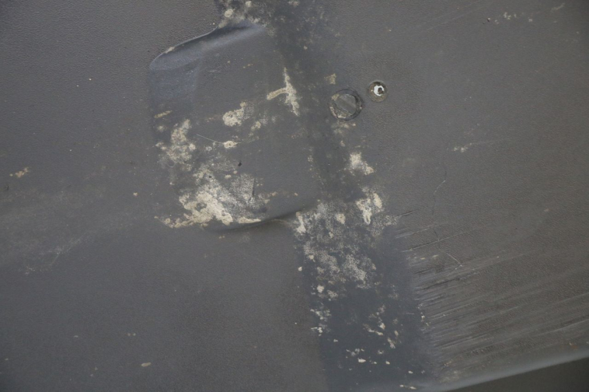 photo de BAJO CARENADO SYM ORBIT III 3 4T 50 (2021 - 2025) - Estado de la superficie y material