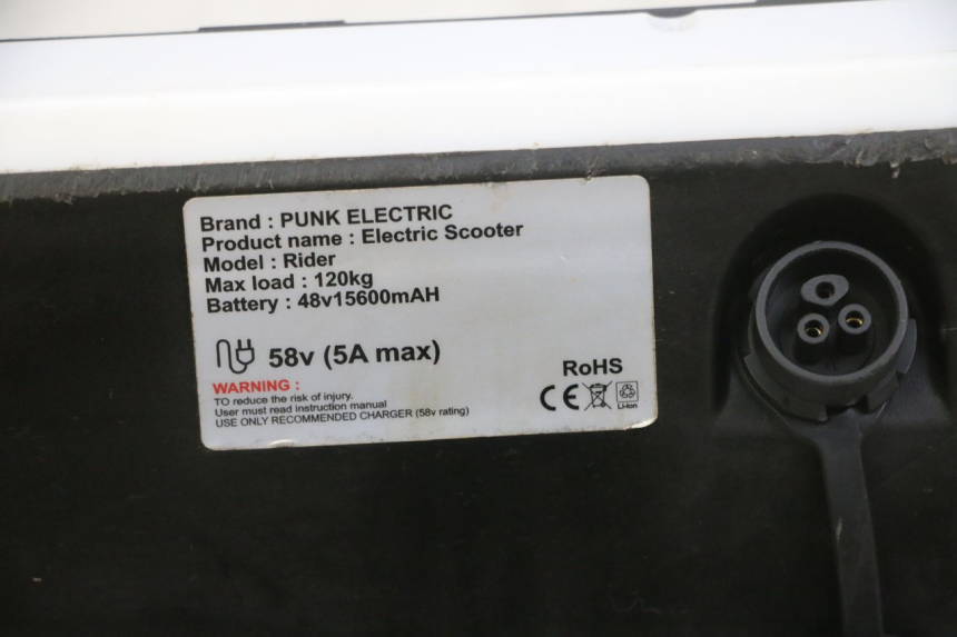 photo de BAJO CARENADO PUNK ELECTRIC RIDER 1 - Detalle de la pieza