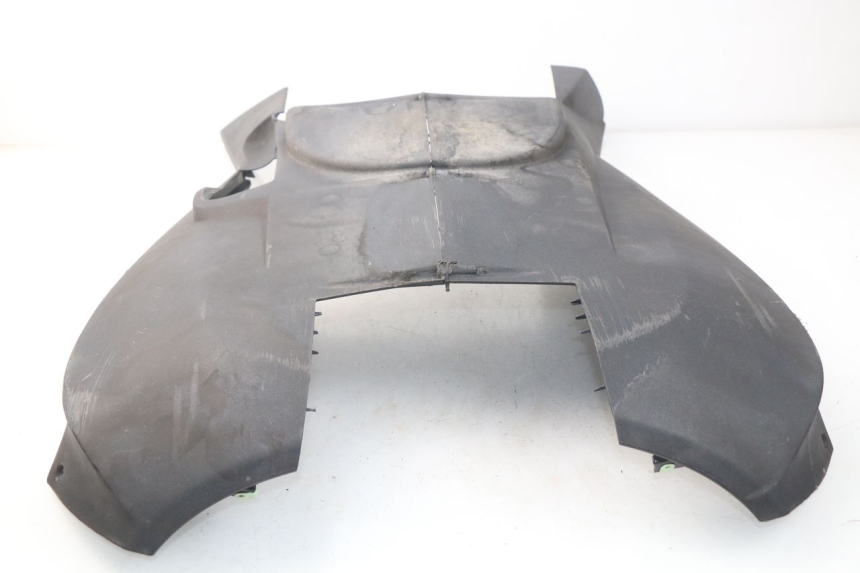 photo de BAJO CARENADO PEUGEOT SATELIS 300 (2012 - 2015) - Detalles de los puntos de fijación