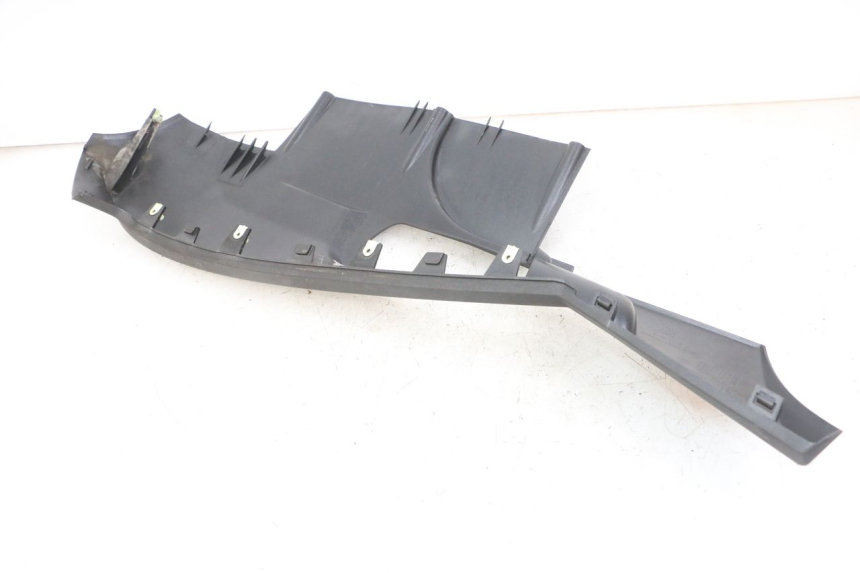 photo de BAJO CARENADO PEUGEOT SATELIS 125 (2013 - 2018) - Enfoque en la estructura