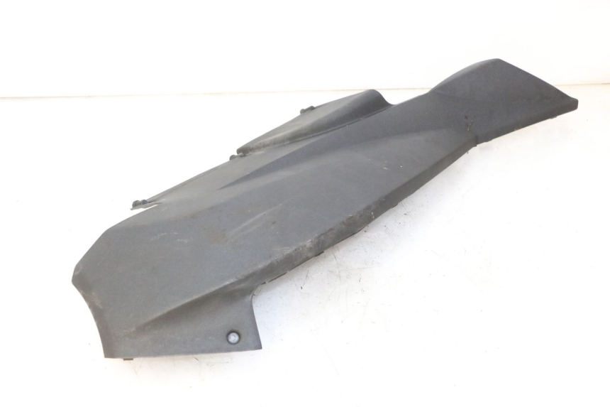 photo de BAJO CARENADO PEUGEOT SATELIS 125 (2013 - 2018) - Zoom sobre los componentes