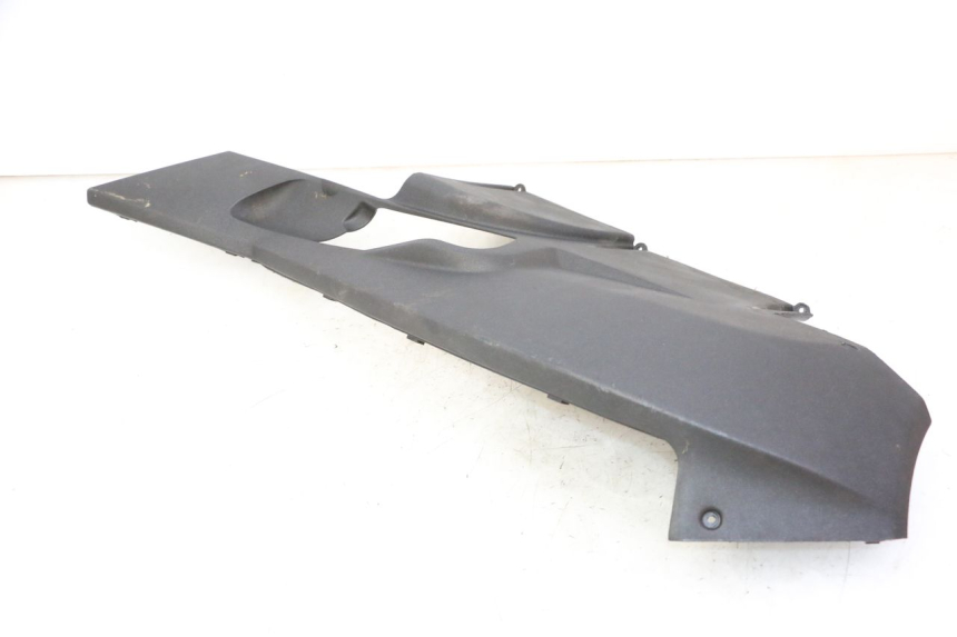 photo de BAJO CARENADO PEUGEOT SATELIS 125 (2013 - 2018) - Detalles de los puntos de fijación