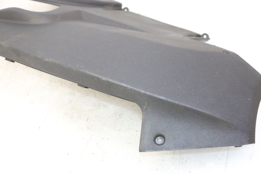 photo de BAJO CARENADO PEUGEOT SATELIS 125 (2013 - 2018) - Estado de la superficie y material