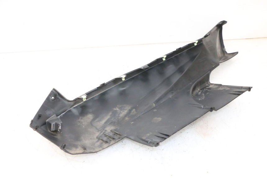 photo de BAJO CARENADO PEUGEOT SATELIS 125 (2013 - 2018) - Zoom sobre los componentes