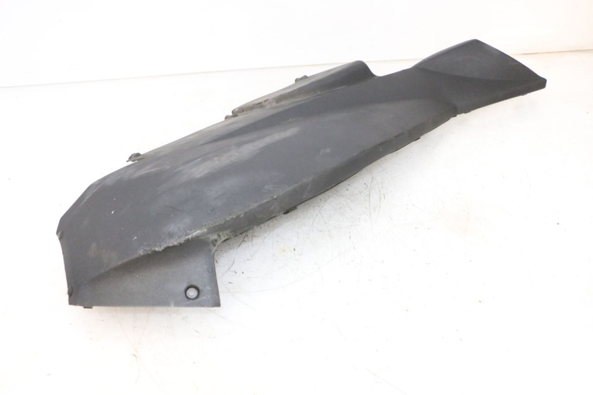 photo de BAJO CARENADO PEUGEOT SATELIS 125 (2013 - 2018) - Enfoque en la estructura