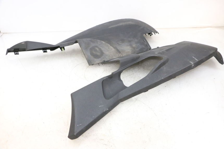 photo de BAJO CARENADO PEUGEOT SATELIS 125 (2013 - 2018) - Zoom estado de uso