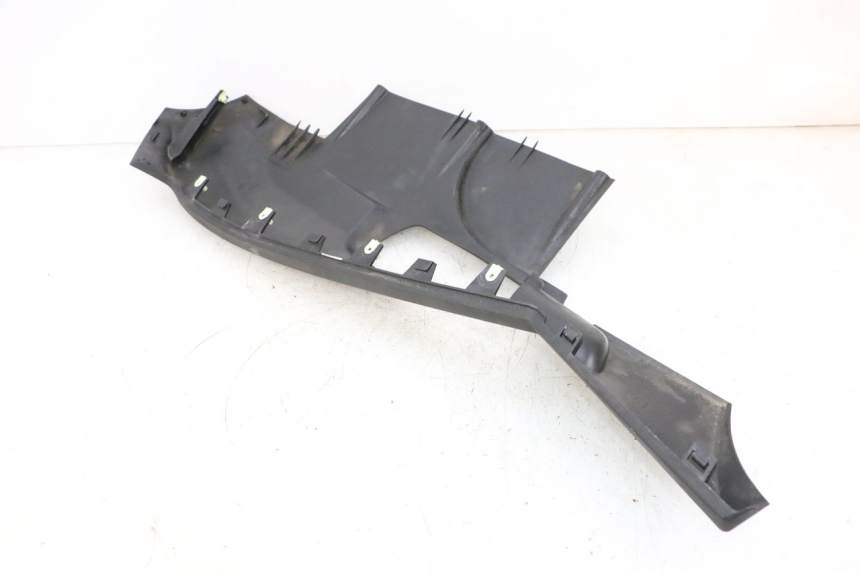 photo de BAJO CARENADO PEUGEOT SATELIS 125 (2013 - 2018) - Estado de la superficie y material