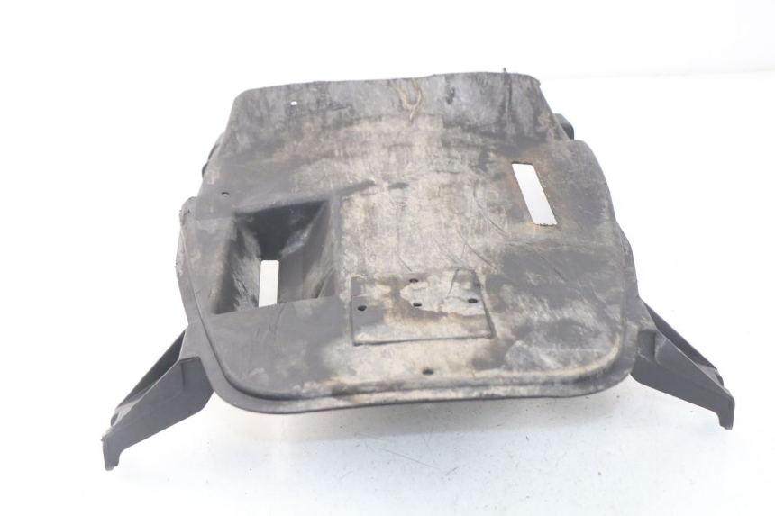 photo de BAJO CARENADO HONDA SCV LEAD 100 (2003 - 2007) - Detalles de los puntos de fijación